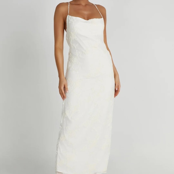 *SOLD* White/Cream Velvet Pattern Maxi Bridal Dress - Picture 5 of 6